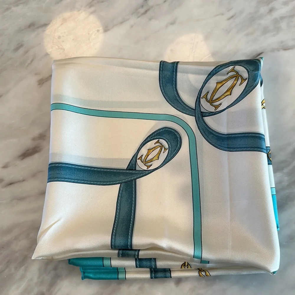 🎊BLACK FRIDAY DEAL🎊 Pre- loved CARTIER silk scarf - Picture 3 of 5